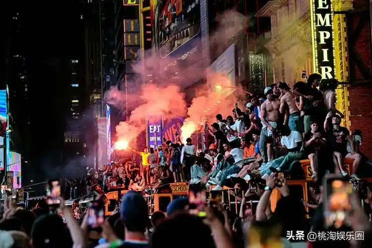 纽约万人空巷见证德比火爆对决 世界杯预热战引爆北美足球狂潮
